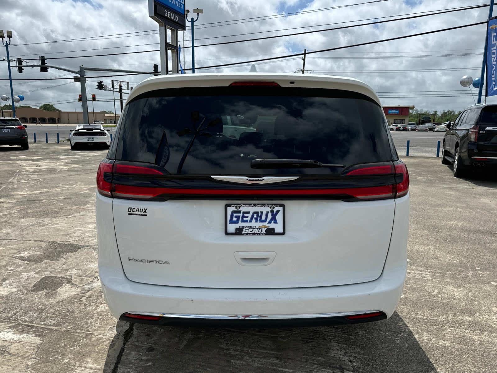 2022 Chrysler Pacifica Touring L photo 12
