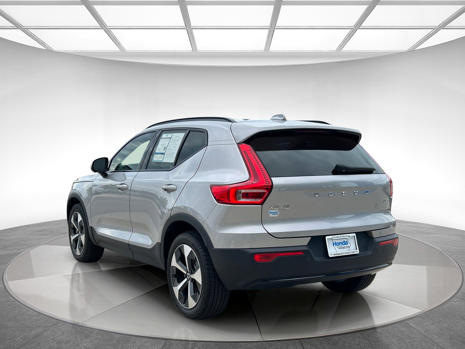 2023 Volvo XC40 Ultimate photo 3