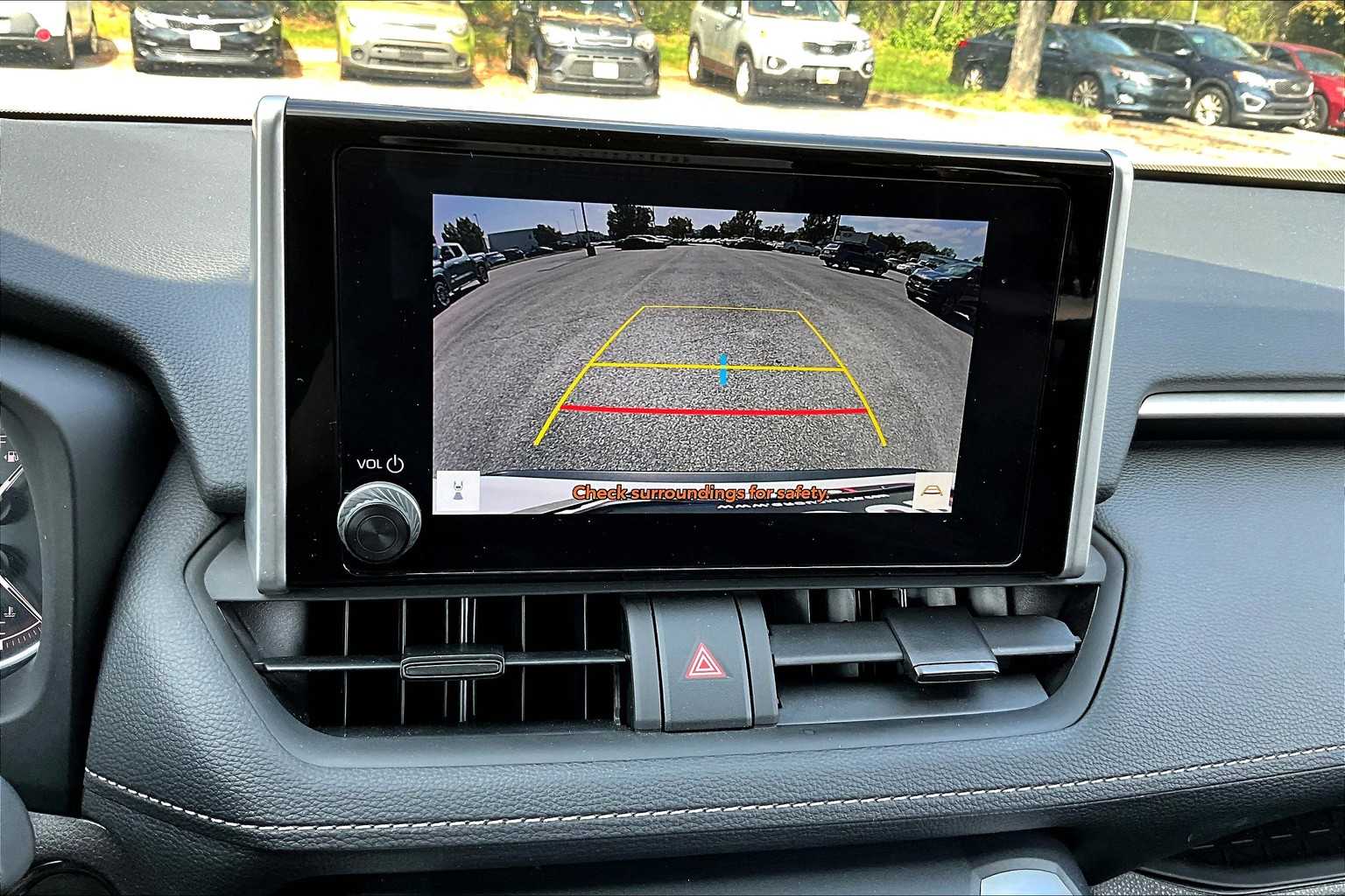 2025 Toyota RAV4 XLE photo 25