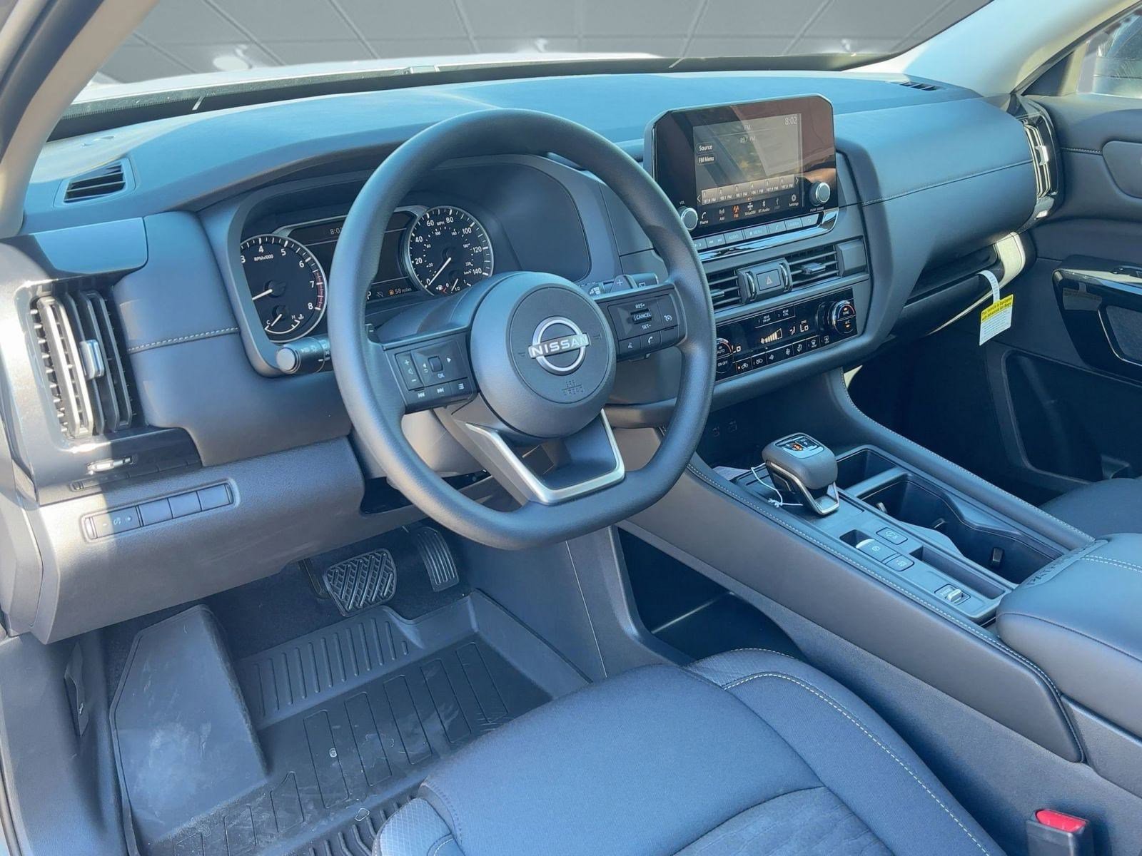 2025 Nissan Pathfinder S photo 4