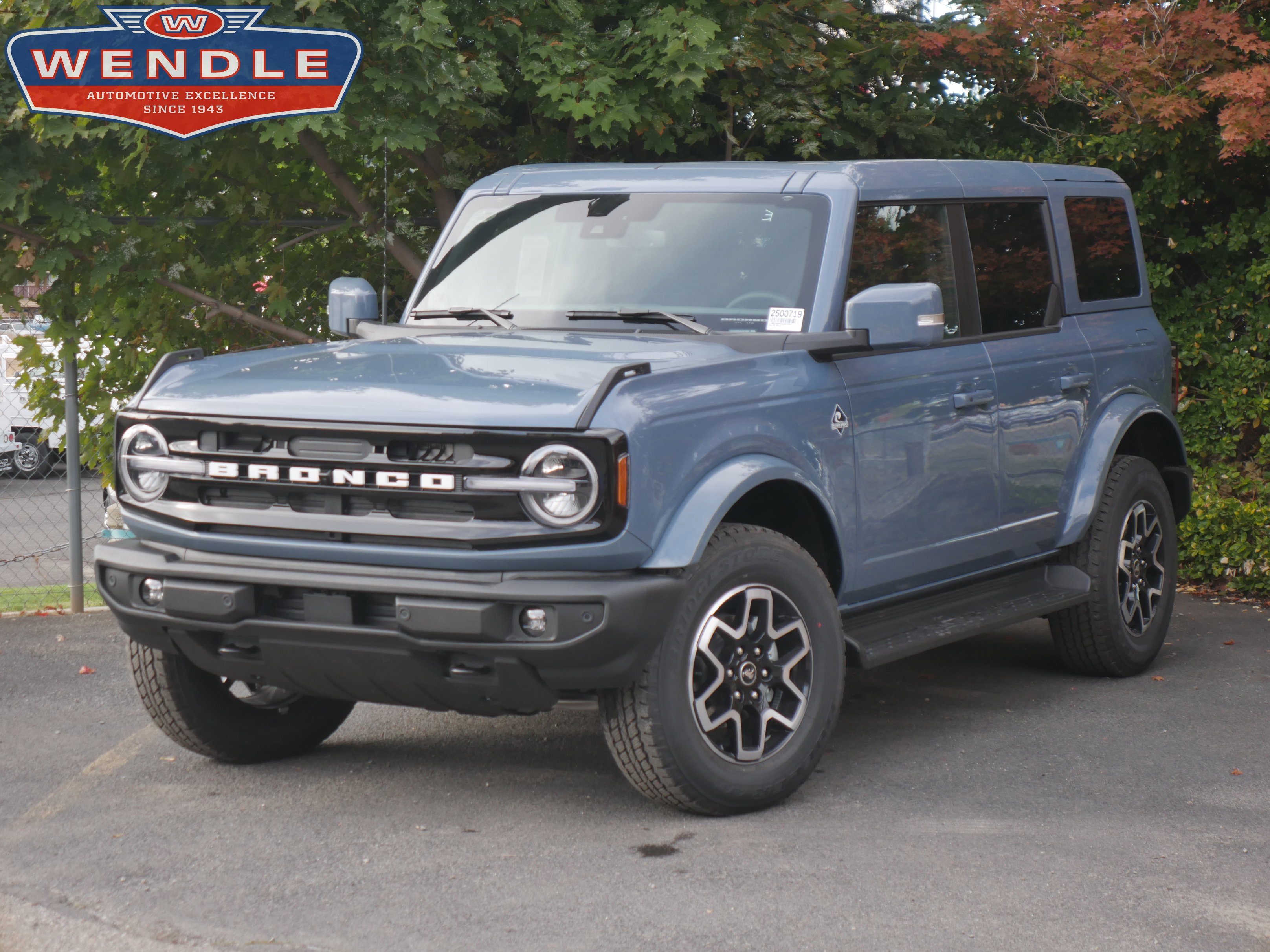 2025 Ford Bronco 4-Door Outer Banks's photo