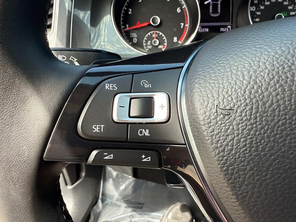 2018 Volkswagen Golf TSI SE photo 34