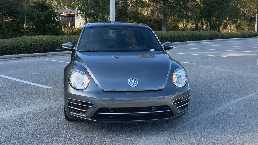 2018 Volkswagen Beetle SE photo 3