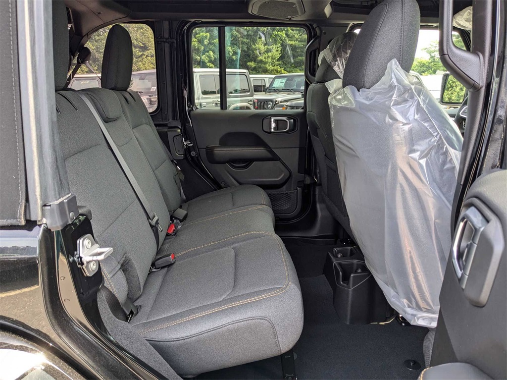 2024 Jeep Wrangler Sahara photo 21