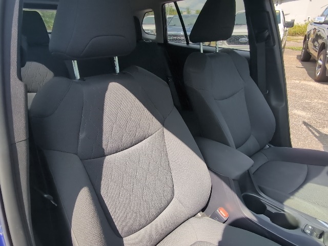 2022 Toyota Corolla Cross LE photo 39