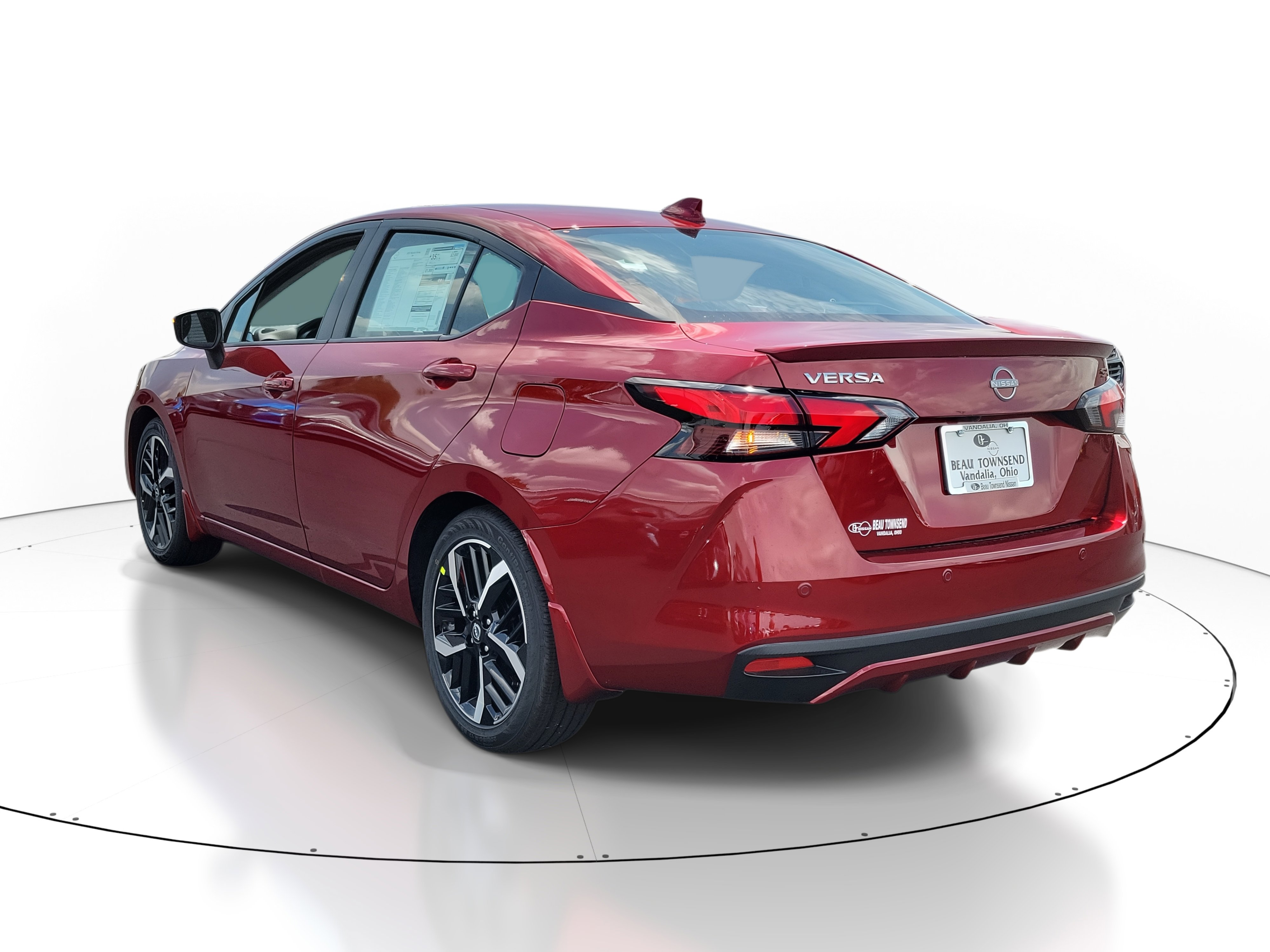 2025 Nissan Versa SR photo 3