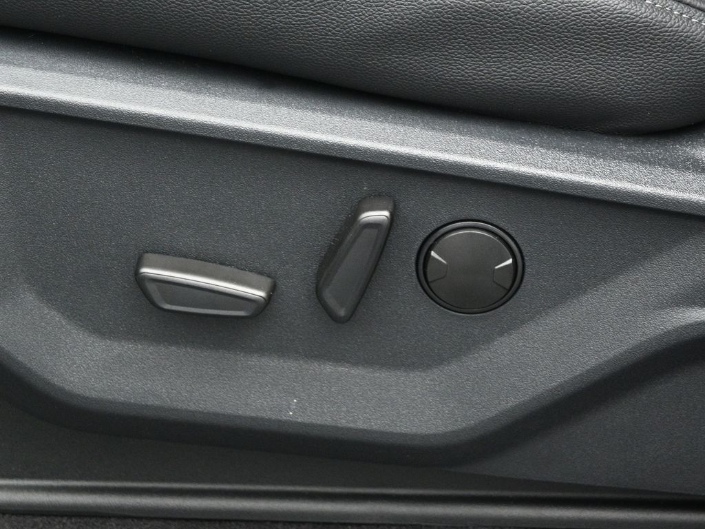 2025 Ford F-150 XLT photo 7