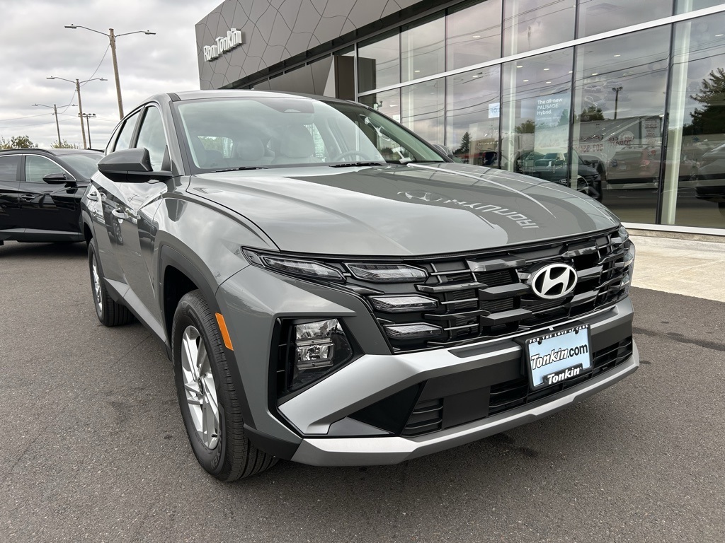 2025 Hyundai Tucson SE photo 2