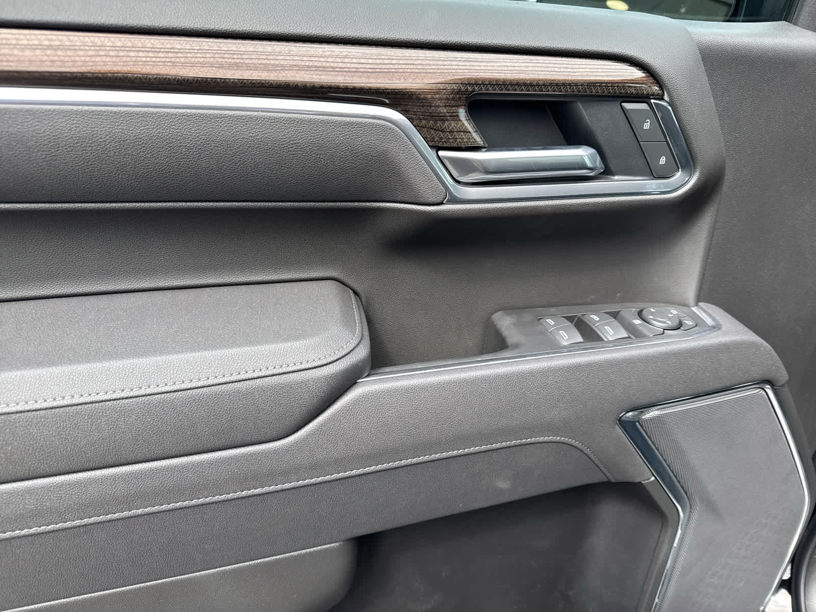 2025 Chevrolet Silverado 1500 LT Trail Boss photo 5
