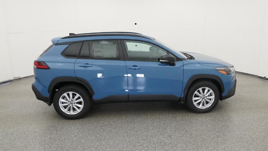 2026 Toyota Corolla Cross LE photo 25
