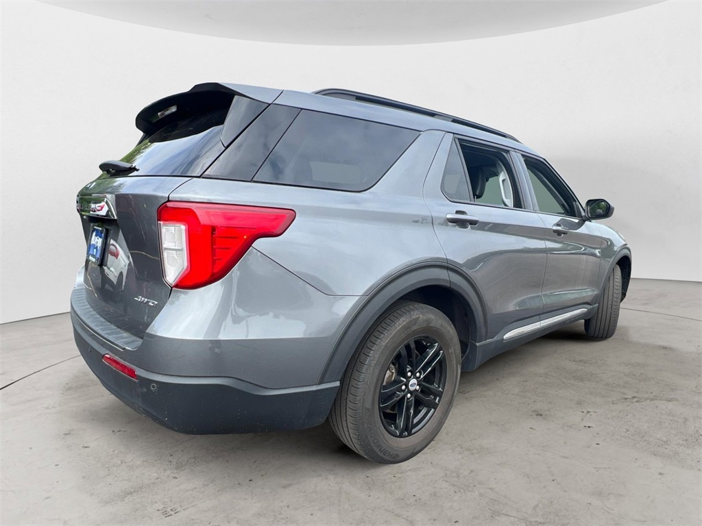 2022 Ford Explorer XLT photo 2