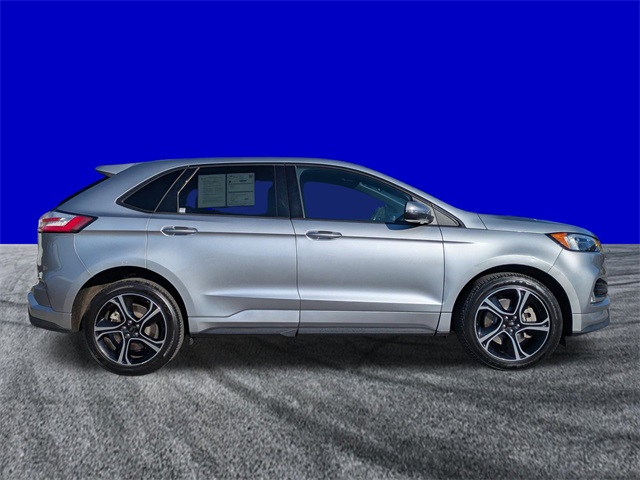 2022 Ford Edge ST photo 3