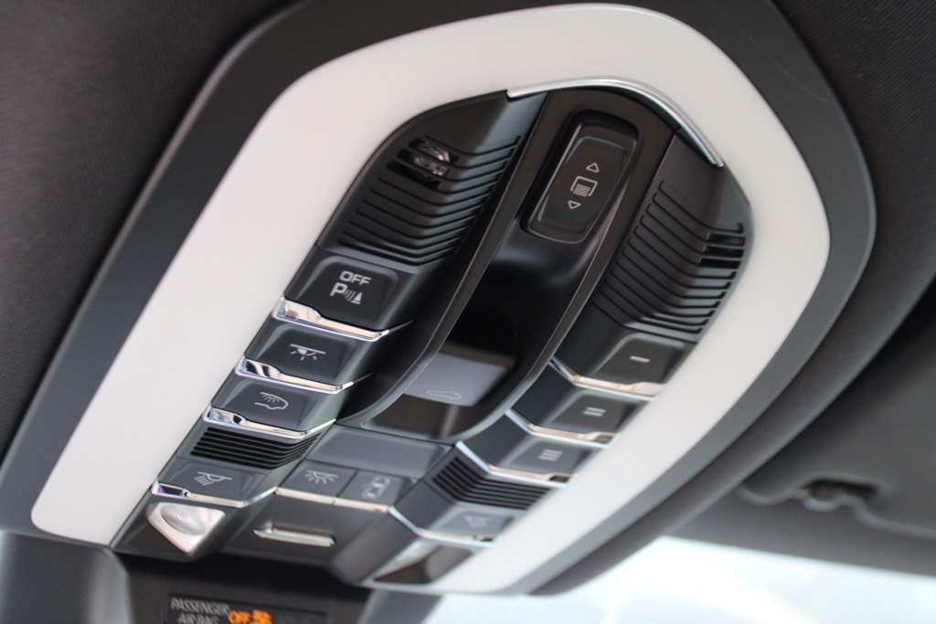 2024 Porsche Macan Base photo 27