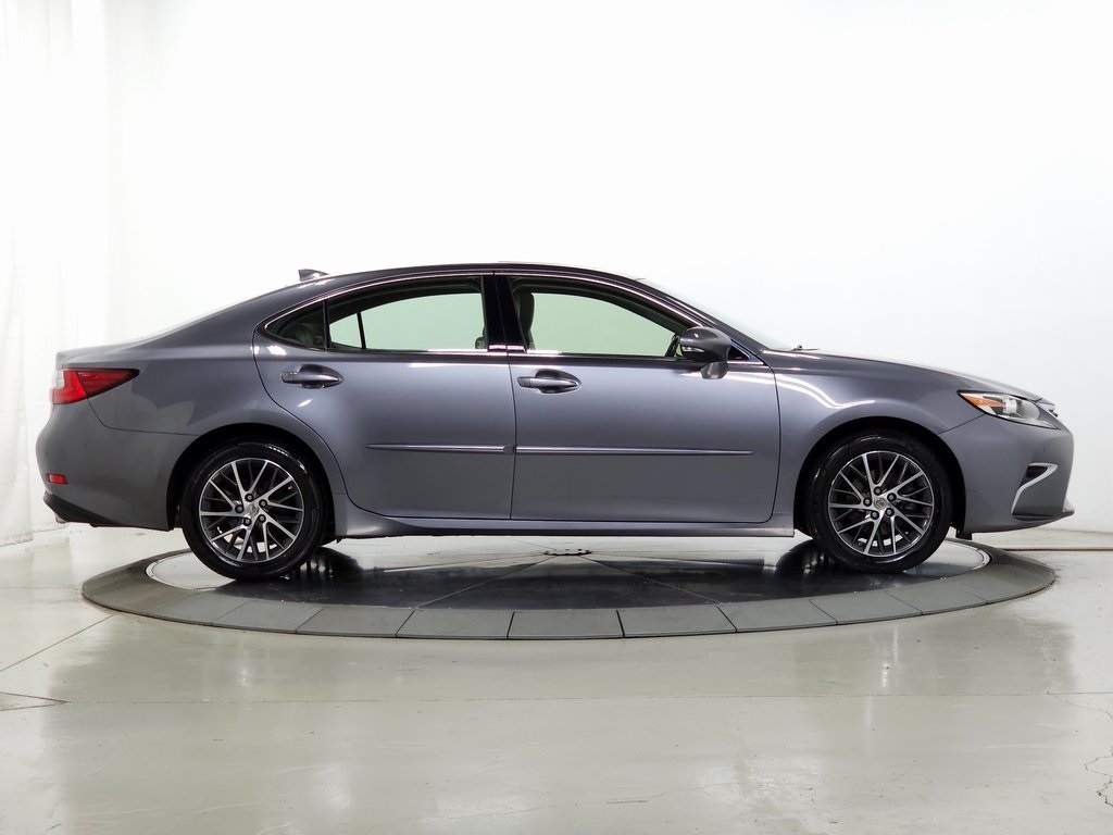 2016 Lexus ES 350 photo 9