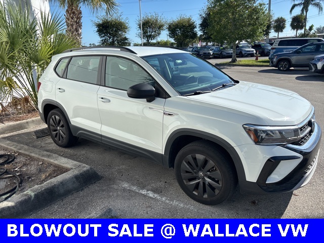 2022 Volkswagen Taos S photo 2