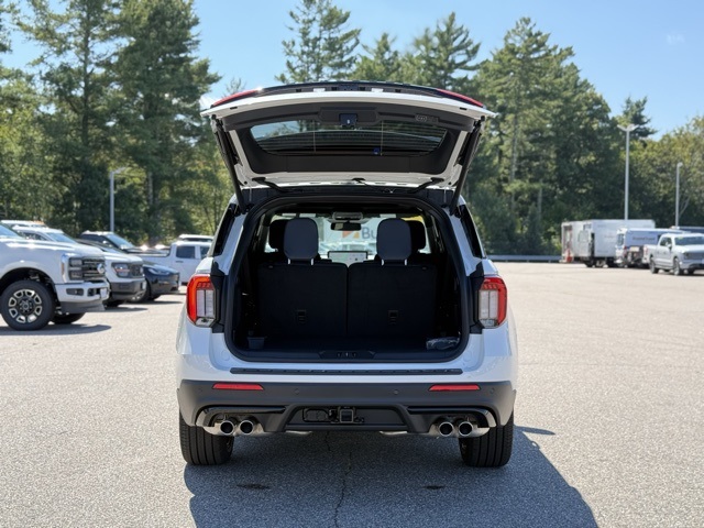 2025 Ford Explorer ST photo 6