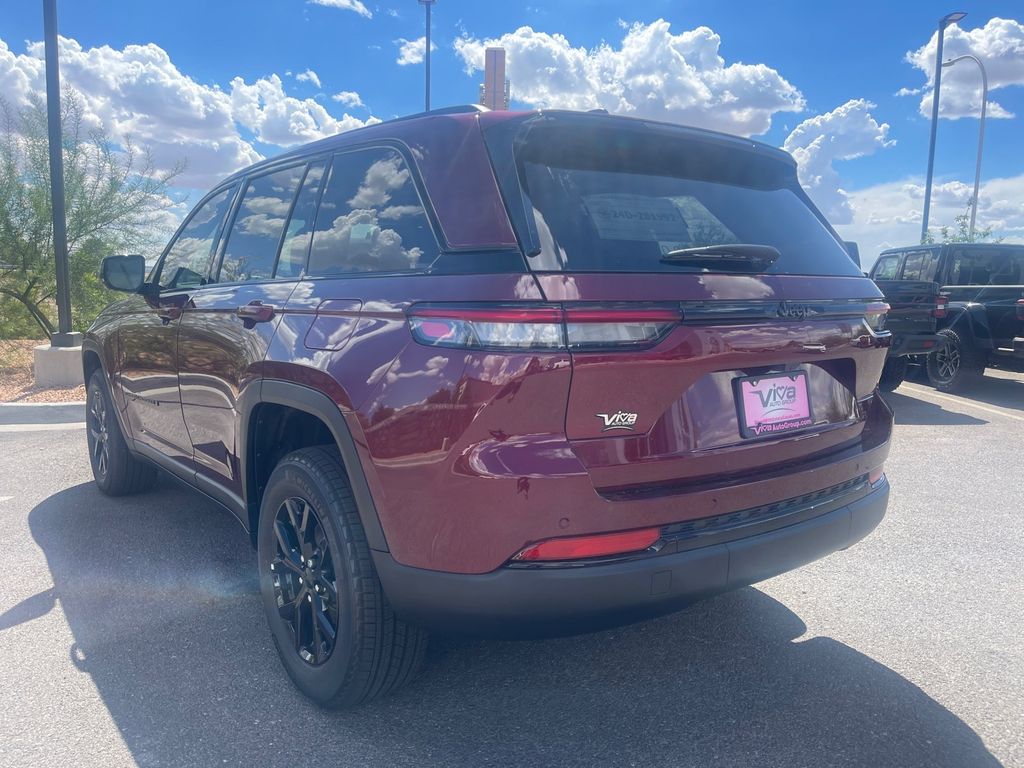 2024 Jeep Grand Cherokee Laredo Altitude X photo 3