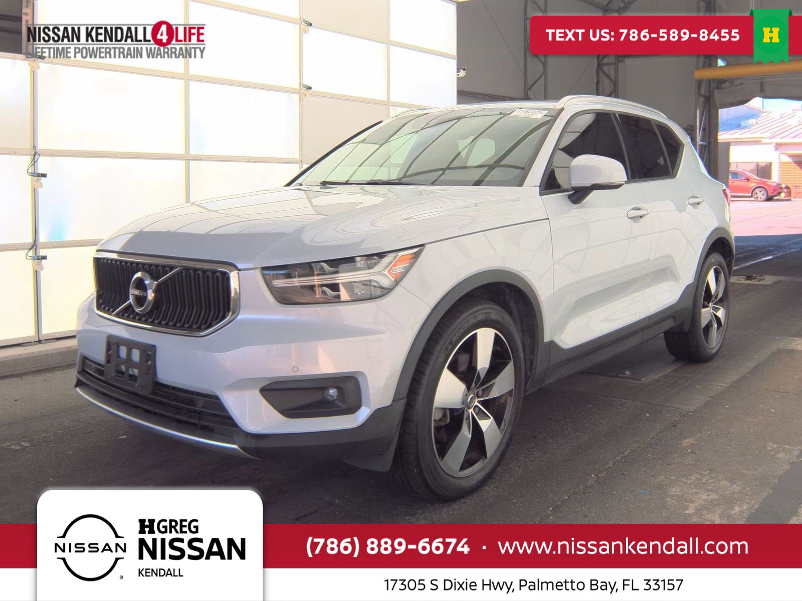 2021 Volvo XC40 Momentum's photo