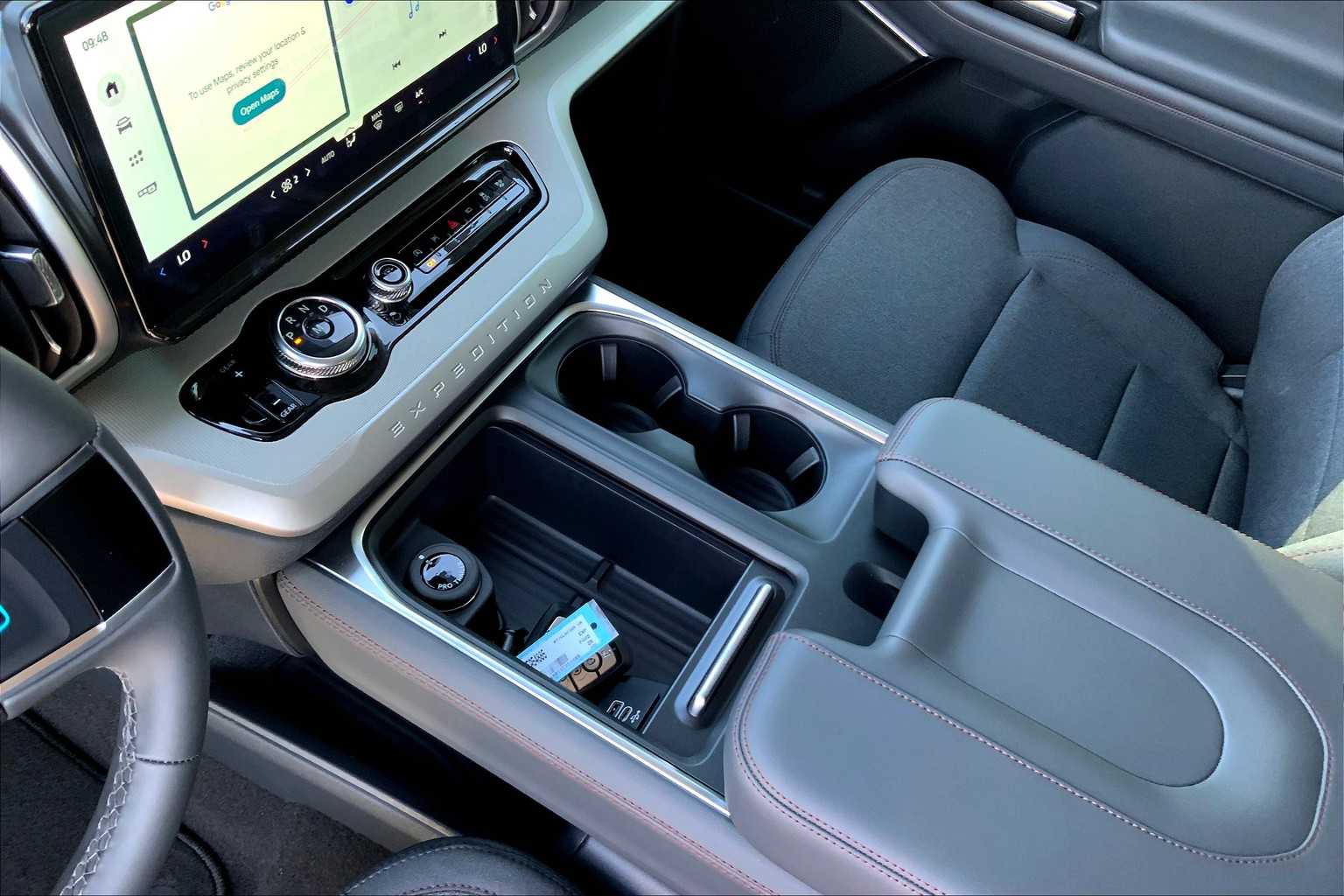 2025 Ford Expedition photo 7