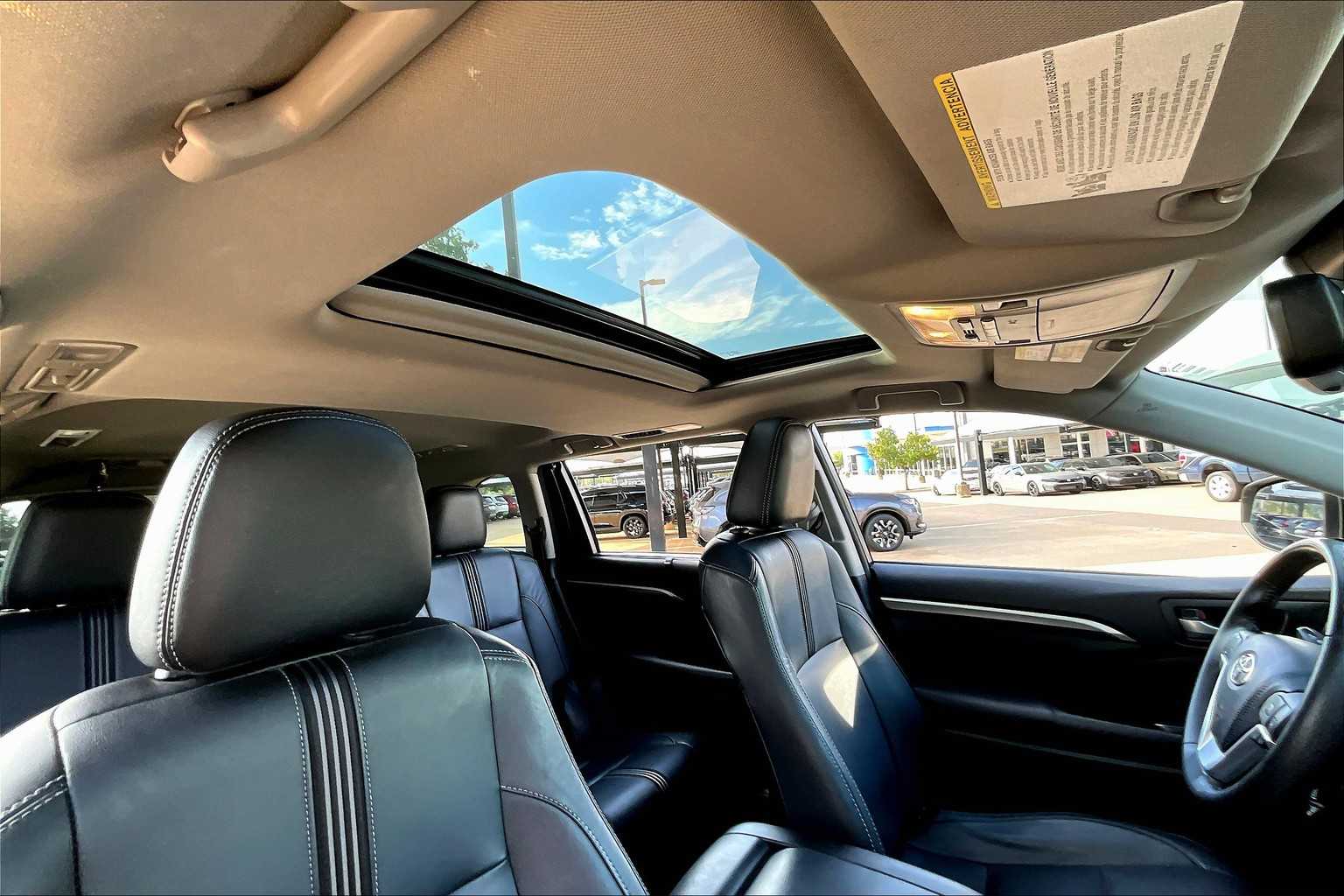 2017 Toyota Highlander SE photo 12