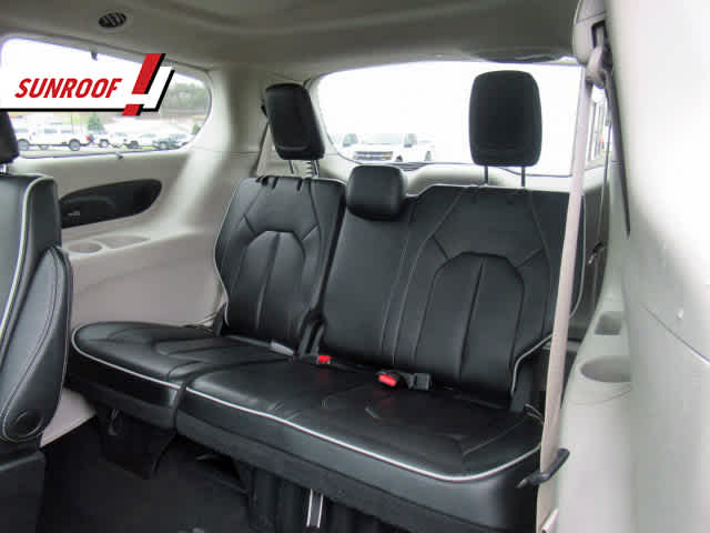 2023 Chrysler Pacifica Limited photo 6