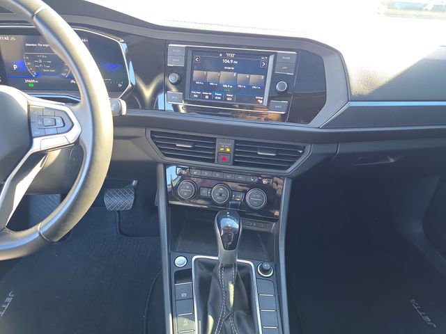 2023 Volkswagen Jetta SE's photo