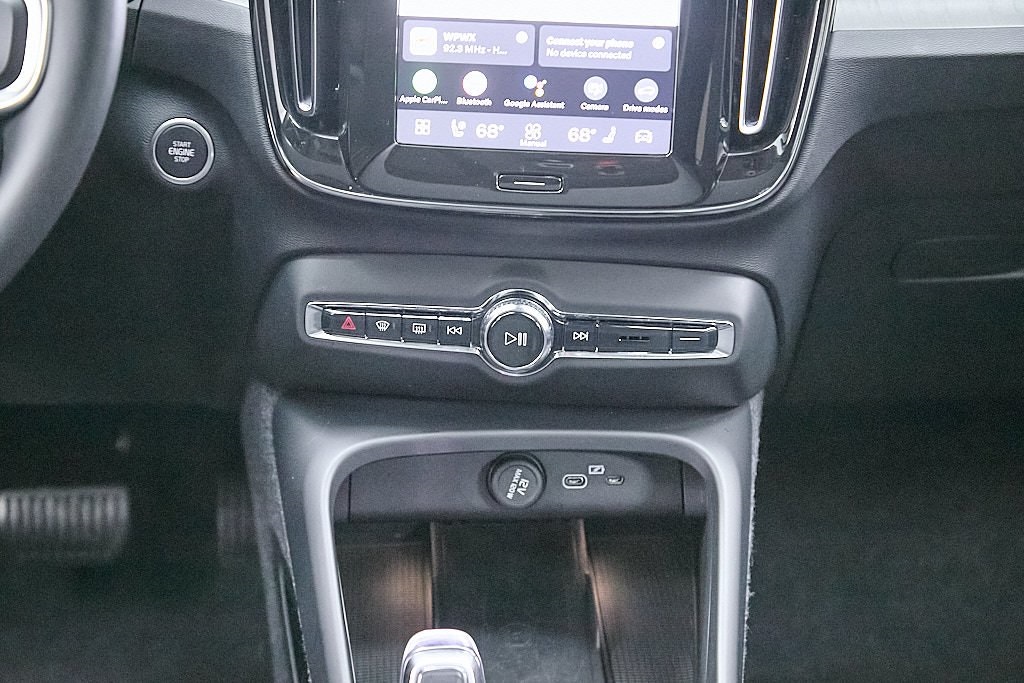 2026 VOLVO XC40 - Image 30