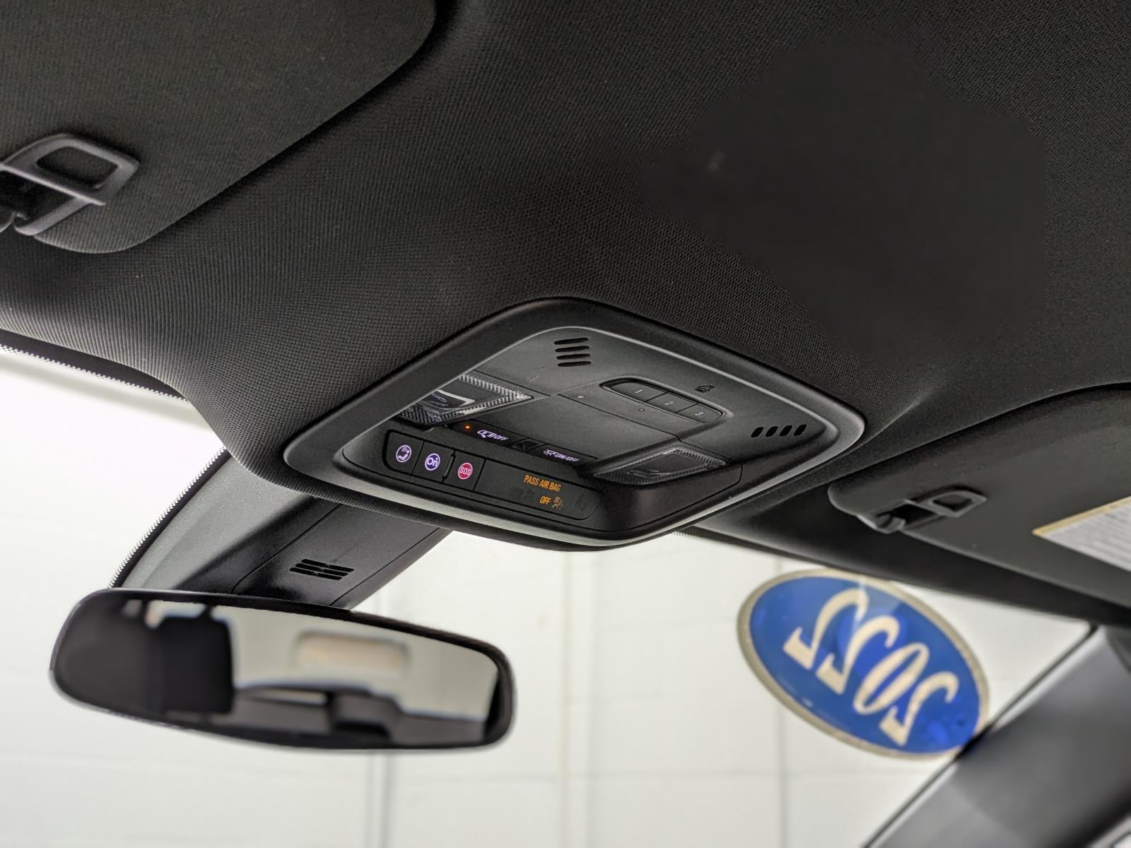 2022 Chevrolet Traverse Cloth photo 25
