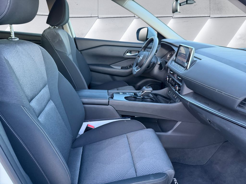 2024 Nissan Rogue SV photo 11