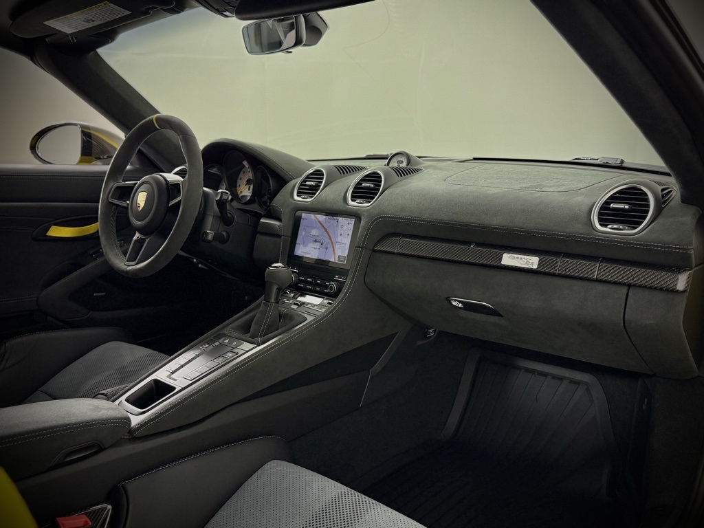 2024 Porsche Boxster Spyder photo 21