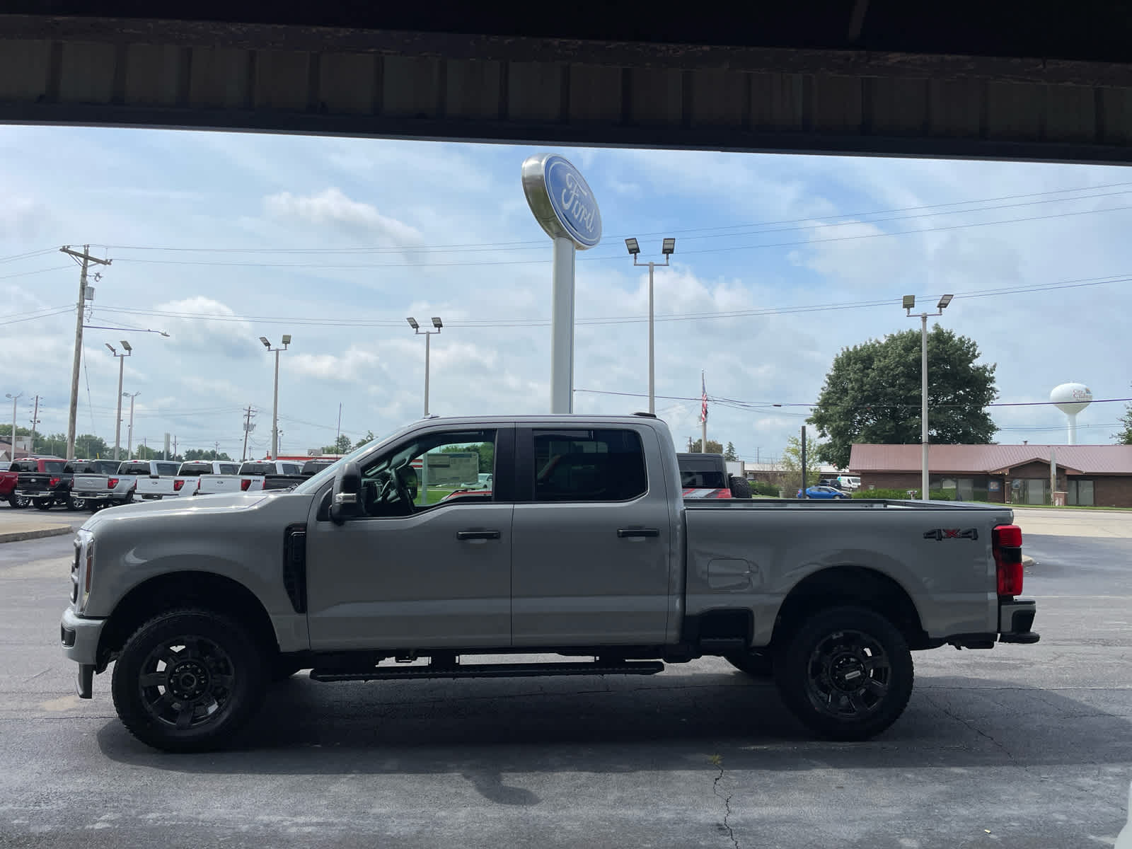 2025 Ford F-250 XL photo 2