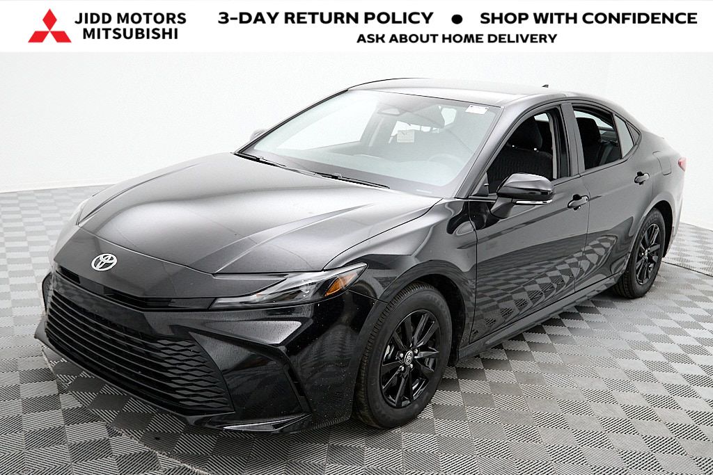 2025 Toyota Camry LE's photo