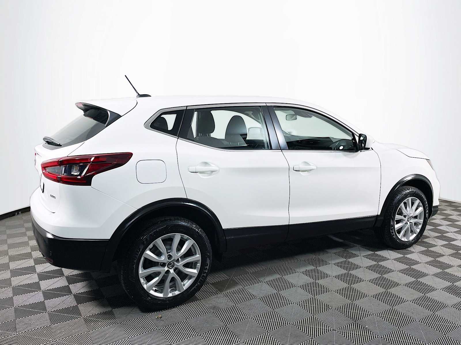 2020 Nissan Rogue Sport S photo 4