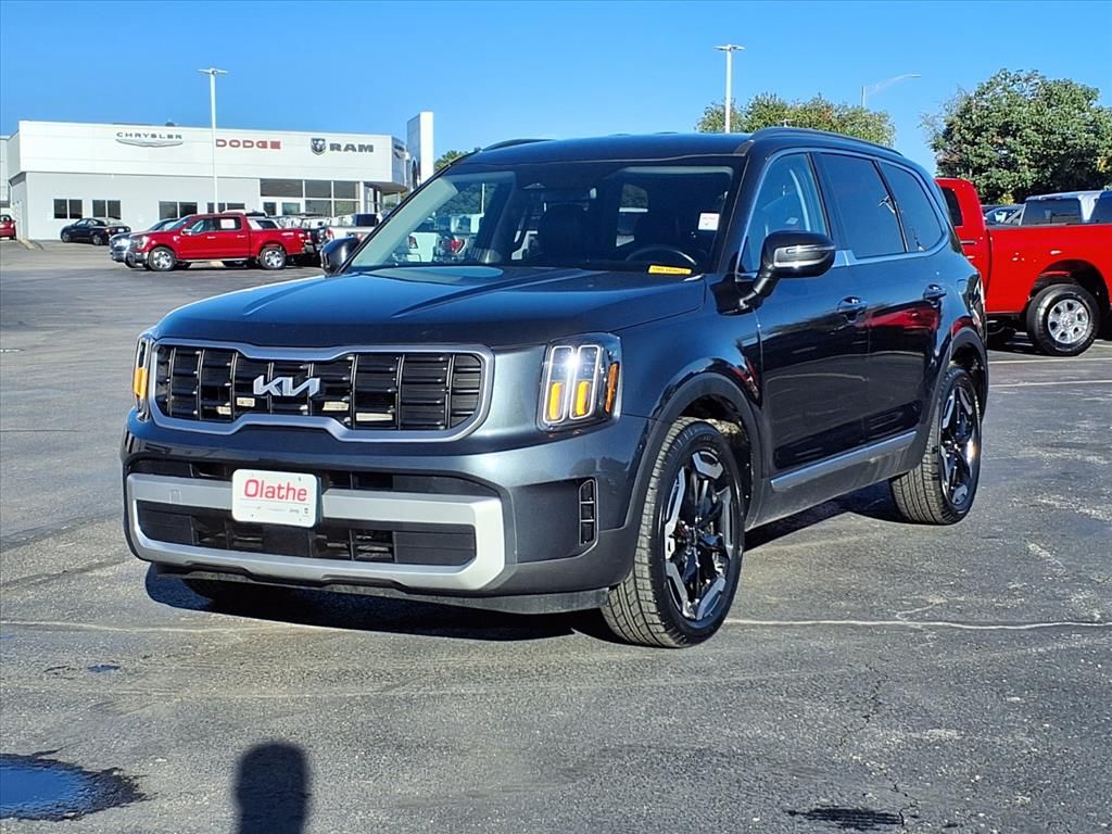 Used 2024 Kia Telluride S with VIN 5XYP6DGC5RG523218 for sale in Kansas City