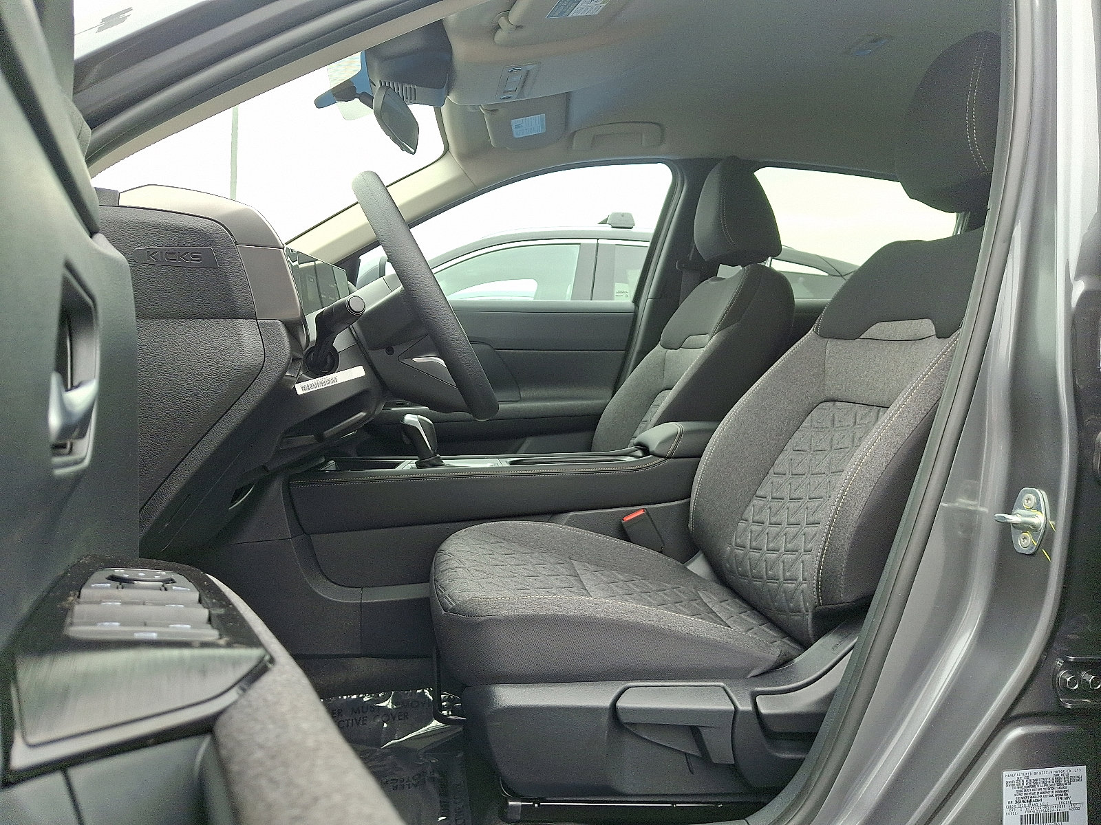 2025 Nissan Kicks SV photo 2