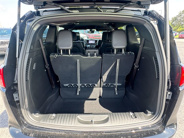 2025 Chrysler Voyager LX photo 23