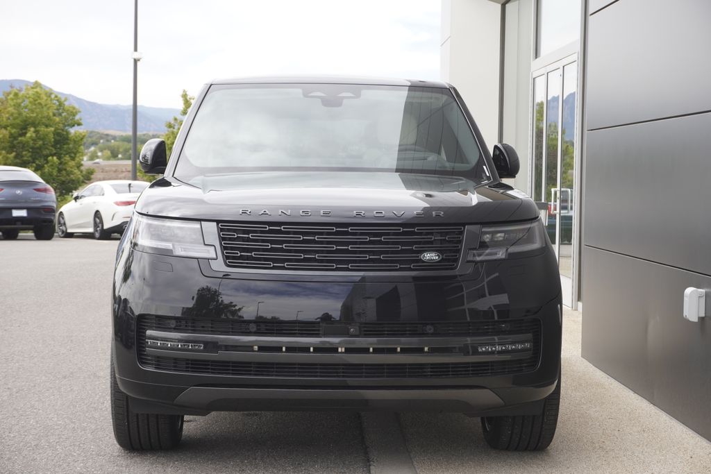 2025 Land Rover Range Rover SE photo 4