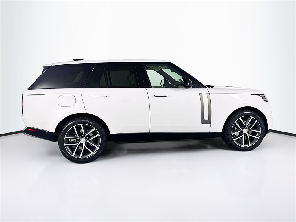 2025 Land Rover Range Rover SE photo 4
