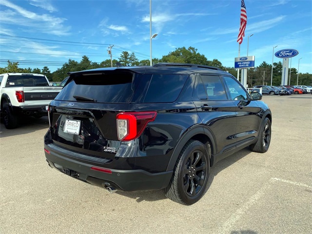 2022 Ford Explorer ST-Line photo 2