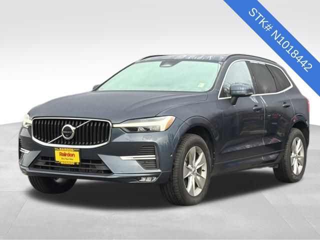 2022 Volvo XC60 B5 Momentum photo 3