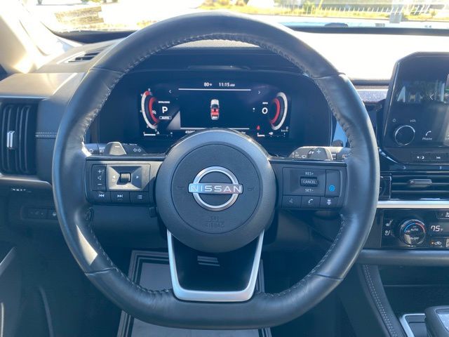 2022 Nissan Pathfinder Platinum photo 15