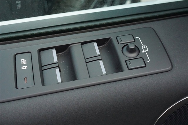 2024 Land Rover Discovery S photo 13