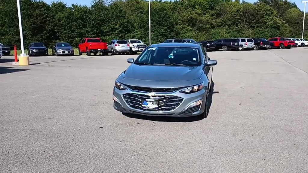2024 Chevrolet Malibu 1LT photo 3
