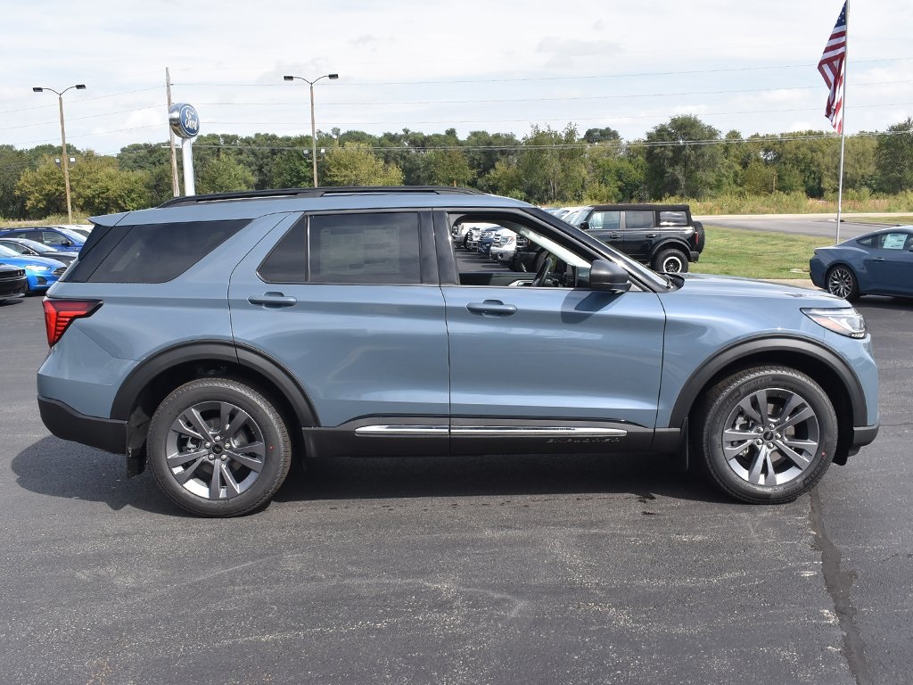 2025 Ford Explorer photo 14