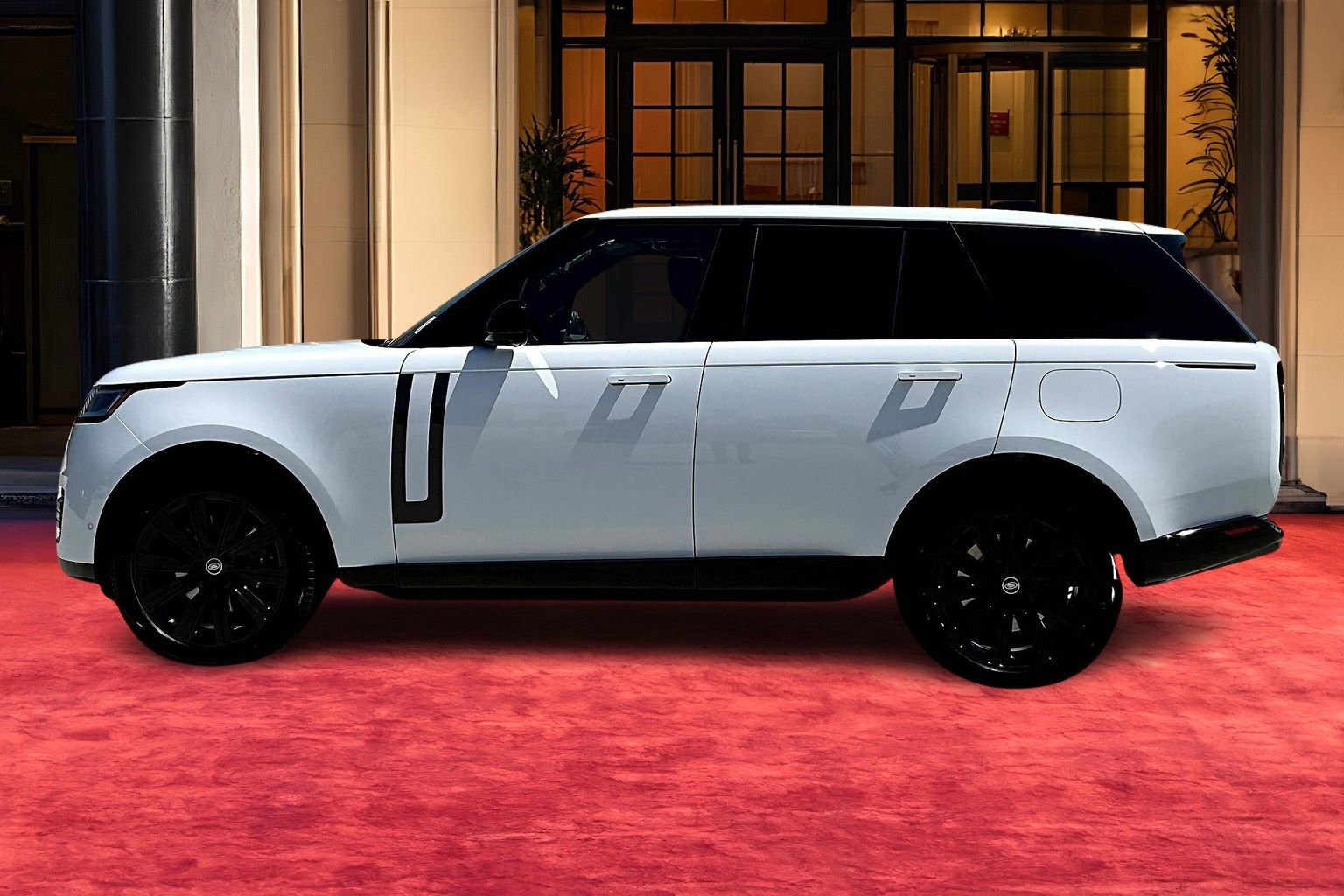 2025 Land Rover Range Rover SE photo 3