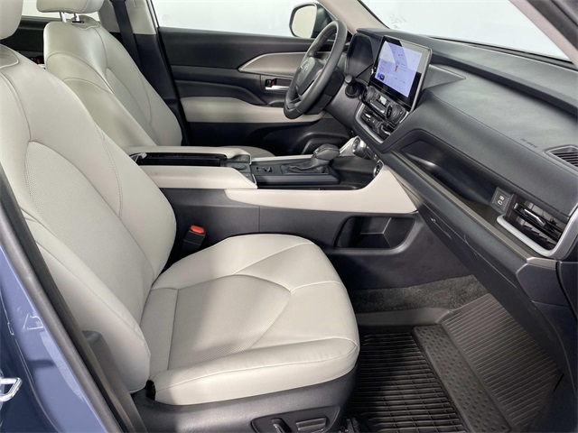2024 Toyota Highlander Hybrid XLE photo 10