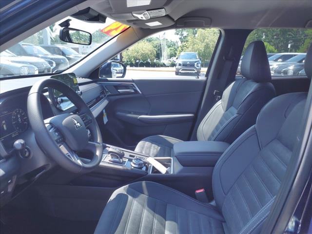 2024 Mitsubishi Outlander SE photo 4