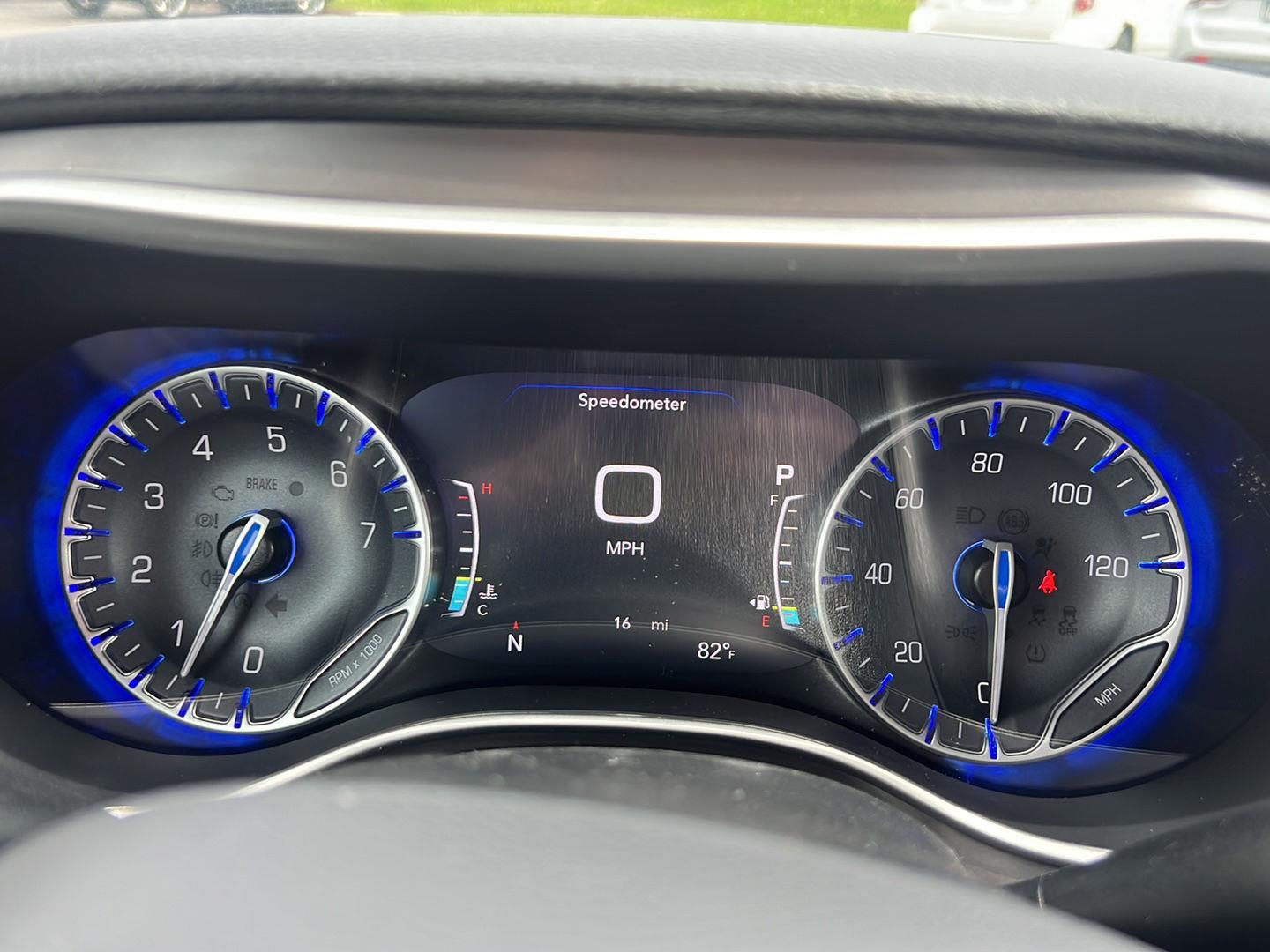 2025 Chrysler Pacifica photo 14