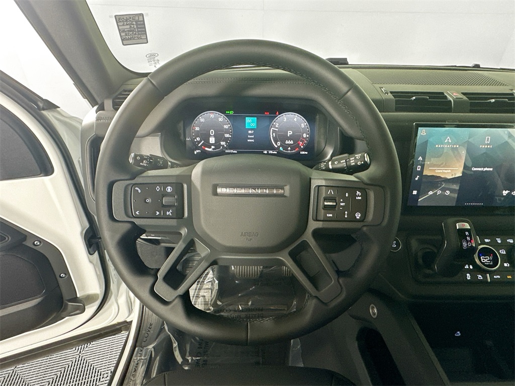 2025 Land Rover Defender 110 S photo 12