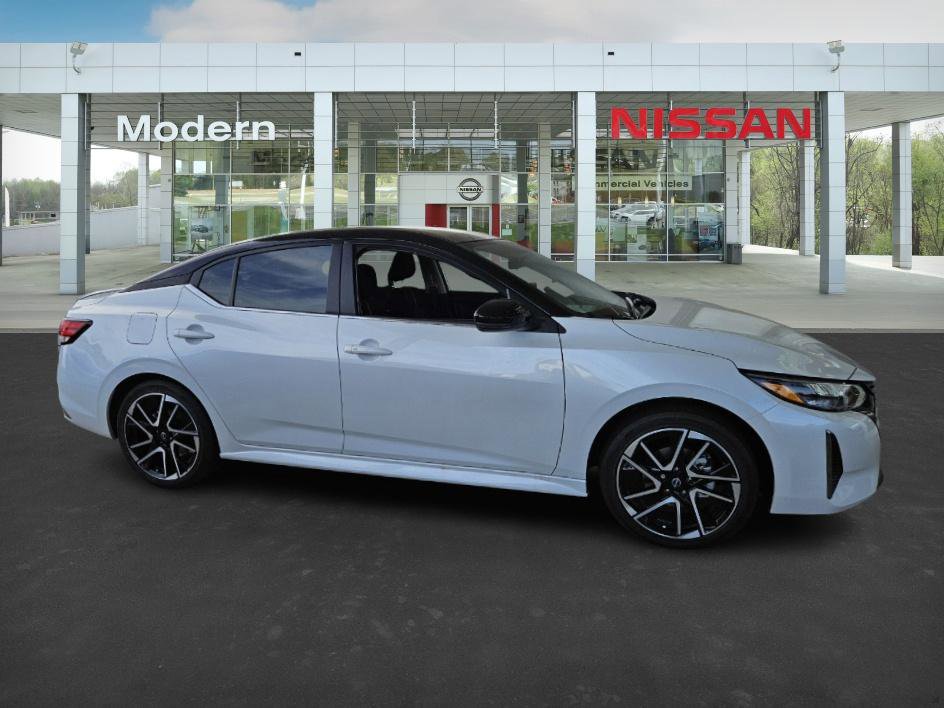 2025 Nissan Sentra SR photo 3